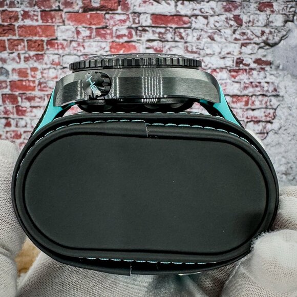 Omega Seamaster Planet Ocean ETNZ Limited Edition Black Ceramic - FULL SET - Picture 7 of 15